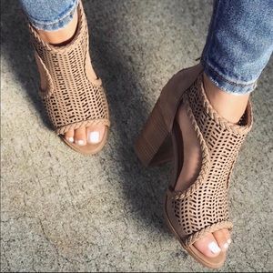 💥 TAUPE COLOR CHUNKY HEELS 💥
